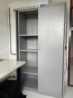 Metalen kast Gispen. met verdwijn deuren., Ophalen, Gebruikt, 100 tot 150 cm, Met slot