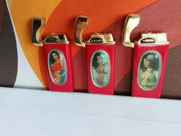 Vintage 60jr Aanstekers met pin-up Dames beschikbaar voor biedingen