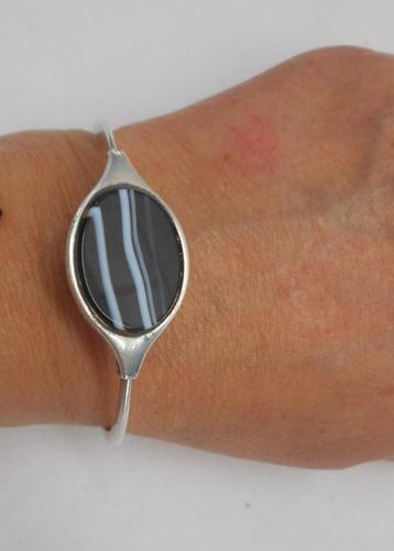 Prachtige zilveren vintage armband met streepagaat nr.1550 beschikbaar voor biedingen