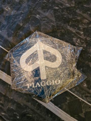 Piaggio reclame bord komt uit Italië metaal beschikbaar voor biedingen