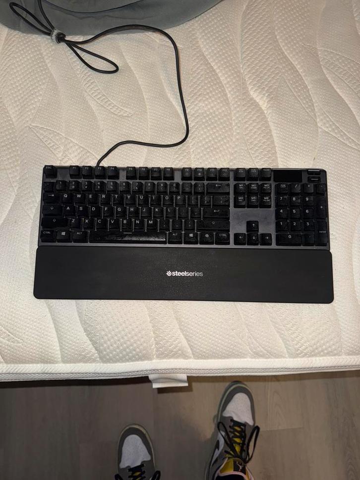 Steelseries apex 5, Computers en Software, Toetsenborden, Zo goed als nieuw, Qwerty, Bedraad, Gaming toetsenbord, Ophalen