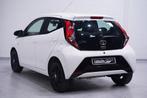 Toyota Aygo 1.0 VVT-i x-play Achteruitrijcamera Apple Carpla, Stof, Gebruikt, 4 stoelen, Wit