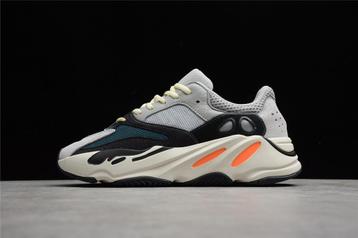 Mooie Yeezy boost 700 Wave Runner Solid Grey in alle maten