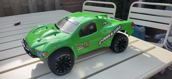 Traxxas Slash 4x4 Brushless - Veel upgrades!, Hobby en Vrije tijd, Modelbouw | Radiografisch | Auto's, Gebruikt, Auto offroad