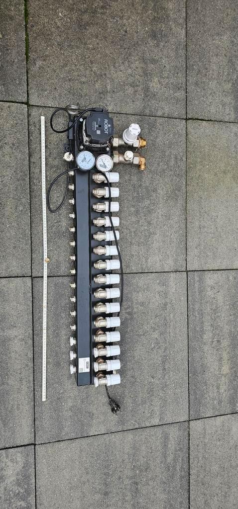 Vloerverwarmings verdeler 15 groeps a label pomp, Doe-het-zelf en Verbouw, Verwarming en Radiatoren, Gebruikt, Overige typen, 800 watt of meer