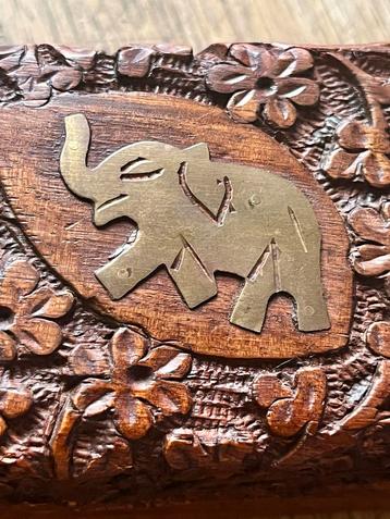 Anglo-Indische Sandelhout Kist beschikbaar voor biedingen