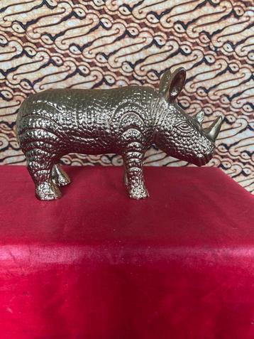 GOUDKLEURIGE ALUMINIUM NEUSHOORN (17X12X5cm) beschikbaar voor biedingen