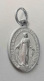 frans bedeltje heilig - zilver kleur - ovaal - 25x14mm bedel, Overige merken, Overige materialen, Gebruikt, Ophalen of Verzenden