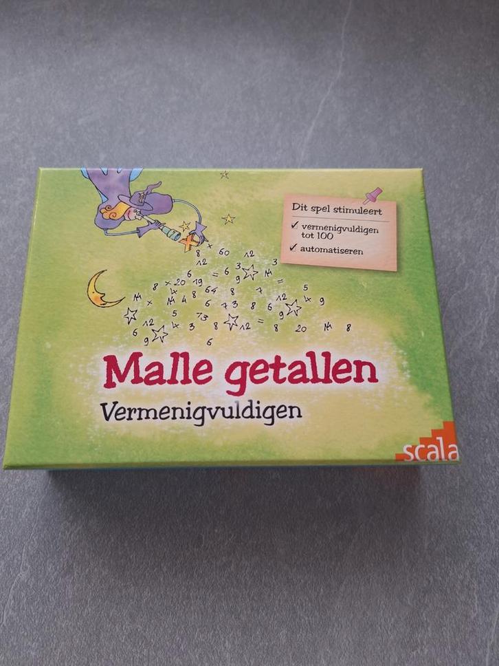 Malle Getallen - Vermenigvuldigen gezelschapsspel, Hobby en Vrije tijd, Gezelschapsspellen | Bordspellen, Zo goed als nieuw, Een of twee spelers