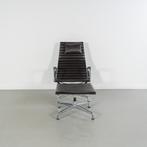 Vitra Eames EA 124 + 125 Set Donkerbruin Leer - Chroom, Huis en Inrichting, Vitra, Zo goed als nieuw, Metaal, Ouderkerk A/D Amstel