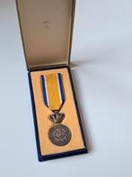 ON medaille orde Oranje nassau zilver onderscheiding + etui, Ophalen of Verzenden, Overige soorten, Nederland, Lintje, Medaille of Wings