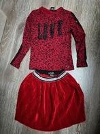 2 delige set rood in maat 116  indian blue jeans, Kinderen en Baby's, Kinderkleding | Maat 116, Ophalen, Meisje, Zo goed als nieuw
