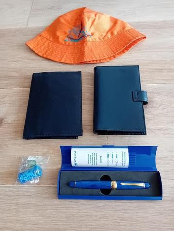 Postbank     pen     reiswekker    horloge beschikbaar voor biedingen