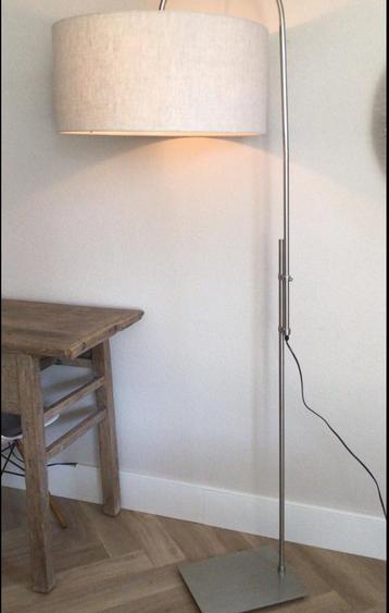Mooie, in hoogte verstelbare vloerlamp RVS beschikbaar voor biedingen