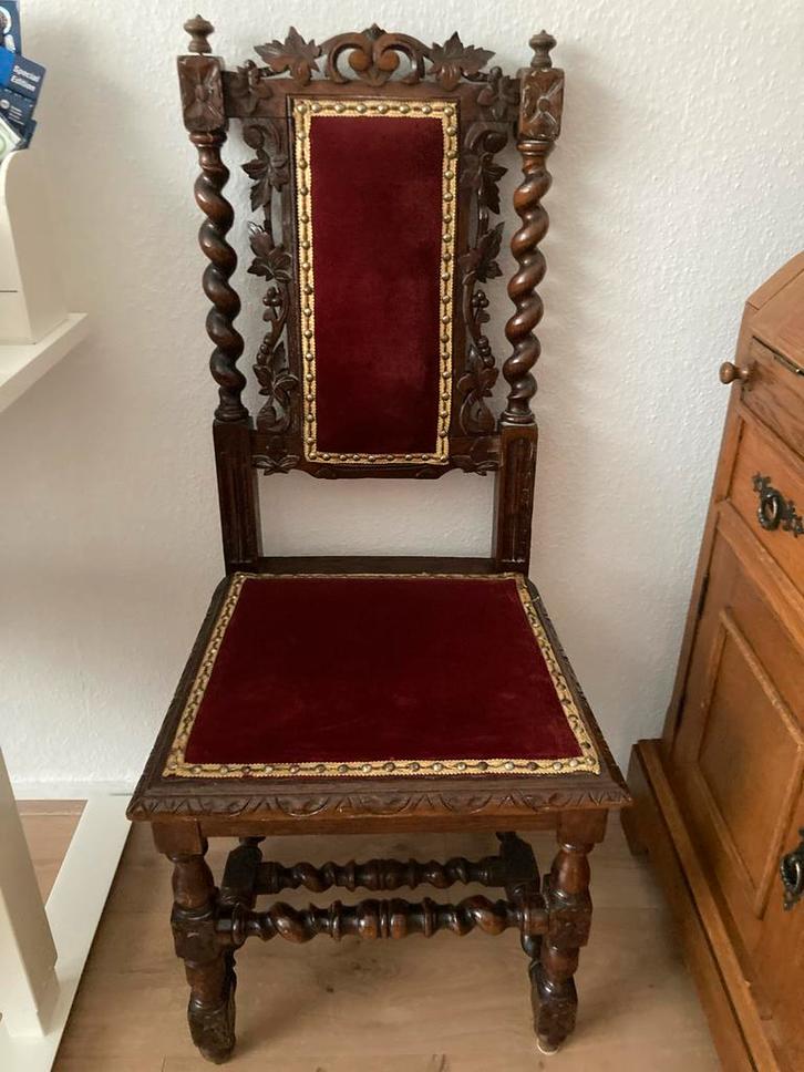 Antieke Eiken Kerkstoel met Rode Bekleding, Antiek en Kunst, Antiek | Meubels | Stoelen en Banken, Ophalen