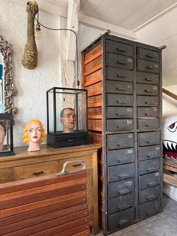 Ladekast industriële zwaar Vintage beschikbaar voor biedingen