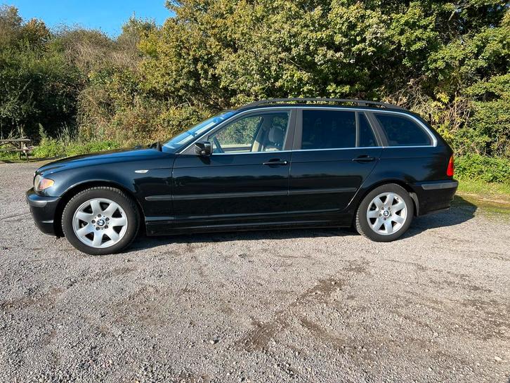 BMW 320i Station wagon Youngtimer High Executive 2001 Zwart, Auto's, BMW, Particulier, Airconditioning, Alarm, Bluetooth, Centrale vergrendeling