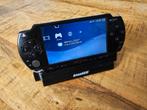 Psp met lader, spelletjes, case, standaard, nieuwe accu, Ophalen, Gebruikt, Zwart