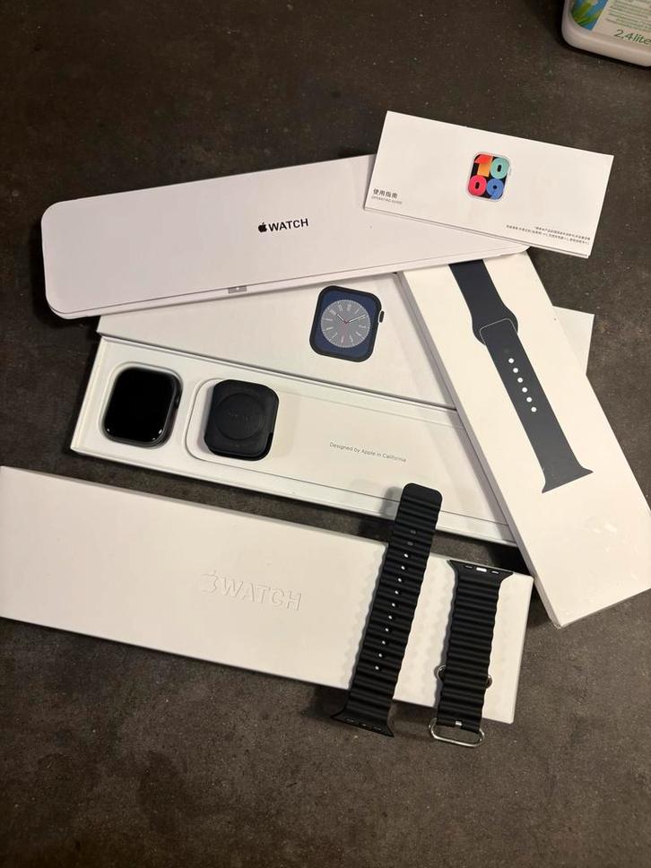 Apple Watch Series 8 45mm - Nieuwstaat!, Sieraden, Tassen en Uiterlijk, Smartwatches, Zo goed als nieuw, iOS, Zwart, Afstand, Waterdicht