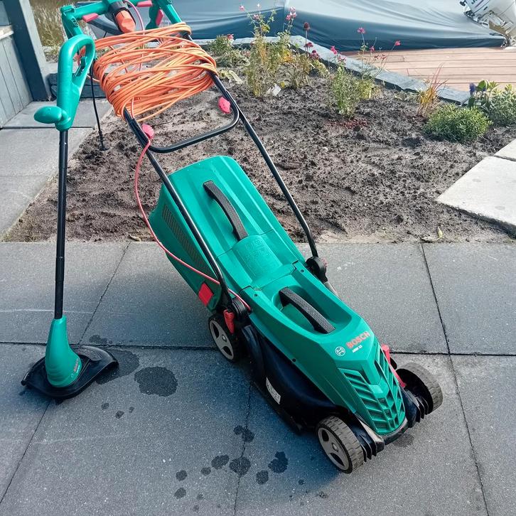Bosch Elektrische Grasmaaier + Trimmer Set, Tuin en Terras, Grasmaaiers, Gebruikt, Elektrische grasmaaier, 30 t/m 39 cm, Cirkelmaaier