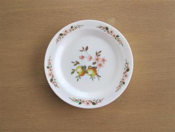 vintage Franse dessertborden gemaakt door Arcopal D18,5cm  beschikbaar voor biedingen