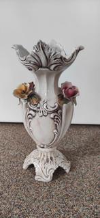 Te koop: curieus vaasje,bloemen, Antiek en Kunst, Antiek | Vazen, Ophalen
