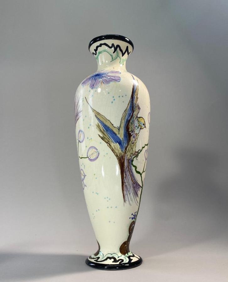 Art Nouveau vaas met exotische vogel – Gouda Plateel Holland, Antiek en Kunst, Antiek | Keramiek en Aardewerk, Ophalen of Verzenden