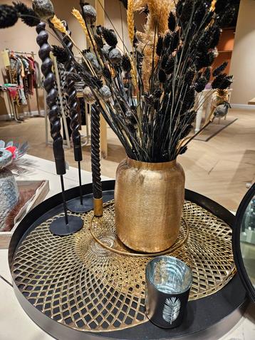 Plateau met accessoires beschikbaar voor biedingen