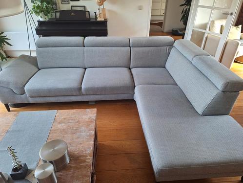 Nette grijze stoffen Montel hoekbank, Huis en Inrichting, Banken | Complete zithoeken, Zo goed als nieuw, Ophalen