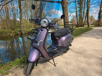 Scooter DJJD 4 takt Mat Paars  beschikbaar voor biedingen