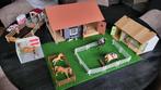 Groot schleich pakket met stallen, ruiters en wasplaats, Kinderen en Baby's, Speelgoed | Overig, Ophalen of Verzenden, Zo goed als nieuw