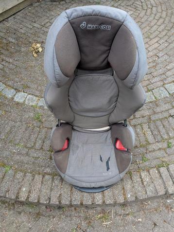 Autostoeltje van maxi cosi met onderzet/verhoger beschikbaar voor biedingen