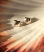 GIRLS LOVE SPORTS zilver oorbellen stekers schelp shells, Nieuw, Girls love Sports, Ophalen of Verzenden, Knopjes of Stekers