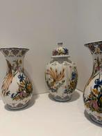 Drie decoratieve vazen met vogelmotief ( antiek ), Ophalen of Verzenden