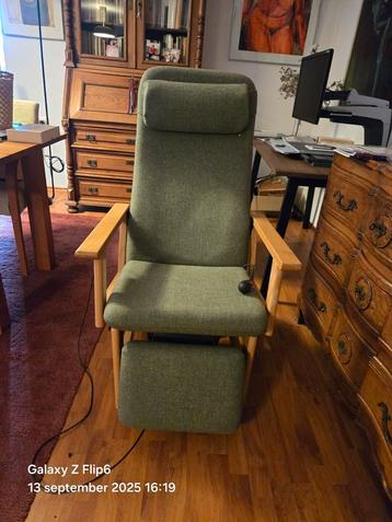 Elektrisch verstelbare relaxstoel - licht hout beschikbaar voor biedingen