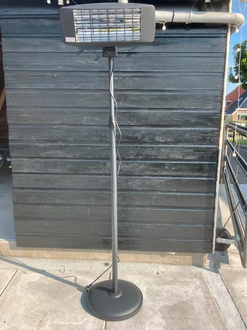 Nieuw!Terras heater op standaard met afstandsbediening 2000w, Tuin en Terras, Terrasverwarmers, Nieuw, Elektrisch, Vloer, Draaibaar