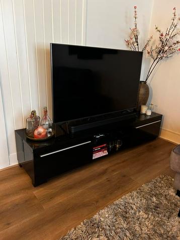 Hoogglans zwart tv meubel beschikbaar voor biedingen