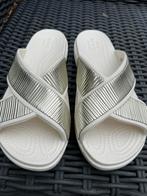 Crocs. Zilverkleur. Maat 38/39  w8, Ophalen of Verzenden, Zo goed als nieuw