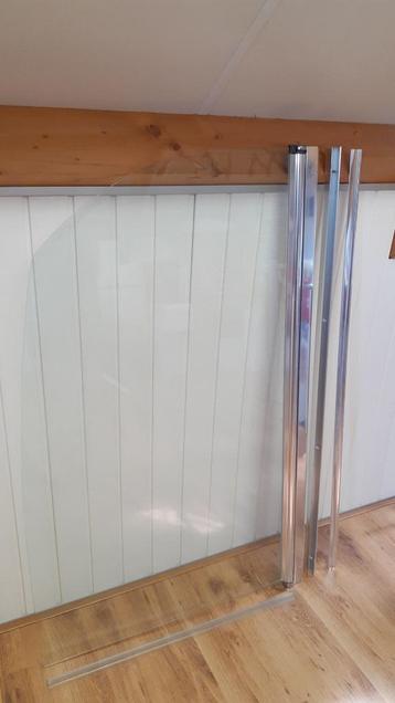 douchewand glas beweegbaar voor op badrand beschikbaar voor biedingen