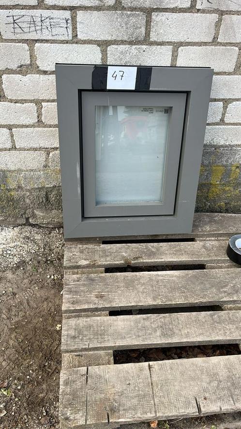 (47) Nieuw raamkozijn voor bijv. toilet, incl mistglas, Doe-het-zelf en Verbouw, Kozijnen en Schuifpuien, Nieuw, Raamkozijn, Kunststof