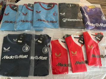 Feye.noord 25/26 diverse tenues voor kids beschikbaar voor biedingen