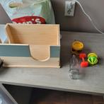 Konijnenhuis, voer, zaagsel, drinkfles en speeltjes, Ophalen, Gebruikt, Speelgoed