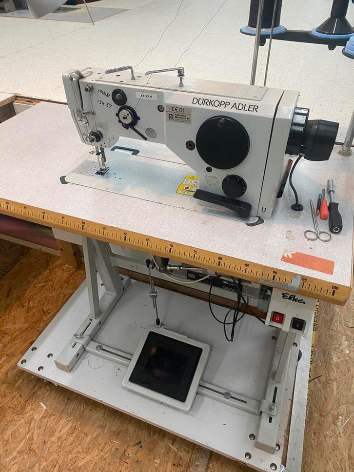 Dürkopp Adler Global ZZ 567 Efka automaat, Hobby en Vrije tijd, Naaimachines en Toebehoren, Zo goed als nieuw, Naaimachine, Overige merken