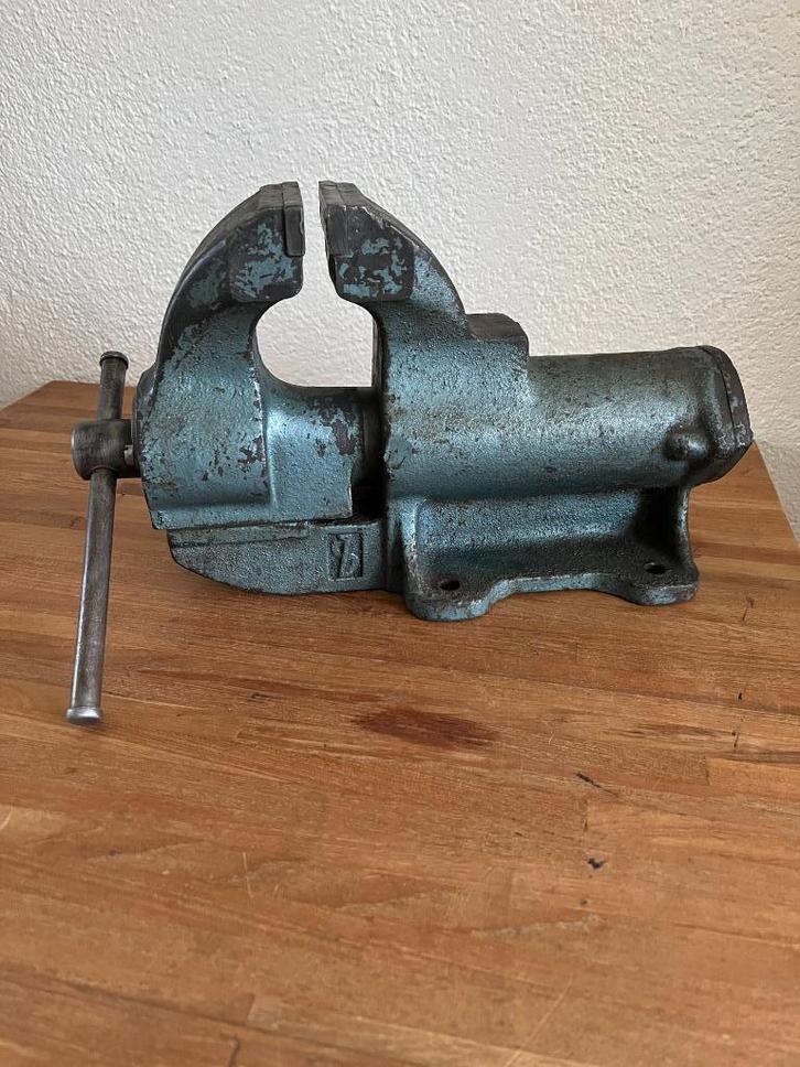 Degelijke LES S80 bankschroef . 80 mm . IZGST ., Hobby en Vrije tijd, Overige Hobby en Vrije tijd, Gebruikt, Ophalen of Verzenden