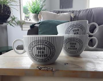 	3 grote koffiekommen - hele grote koffiekoppen - cappucino beschikbaar voor biedingen