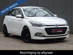Hyundai i20 1.4i i-Motion * STOELVERW. * TREKHAAK !, Auto's, Euro 6, 4 cilinders, 1396 cc, Wit