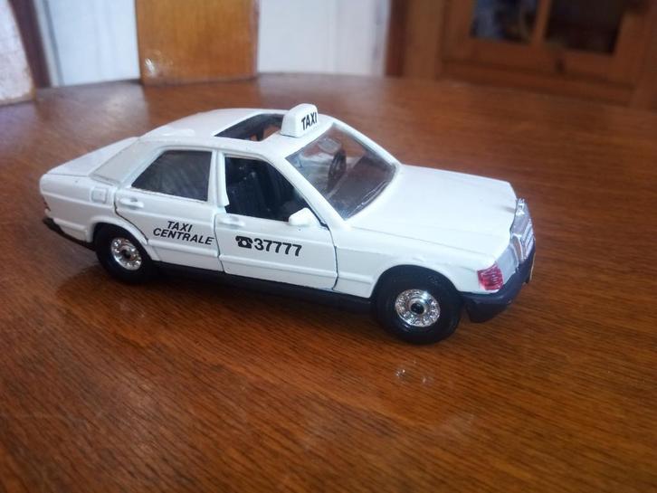 Corgi Mercedes Benz 190 E wit Taxi met schuifdak, Hobby en Vrije tijd, Modelauto's | 1:43, Zo goed als nieuw, Auto, Corgi, Ophalen of Verzenden