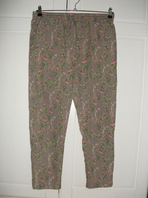 Amichi grijze bloemetjes loose fit jogger zomer broek,maat S, Kleding | Dames, Broeken en Pantalons, Gedragen, Maat 36 (S), Grijs