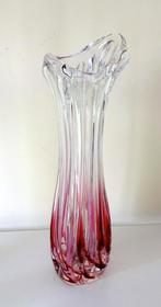 Glazen vaas helder bordeauxrood met roze Verboeket 0637-g, Ophalen of Verzenden