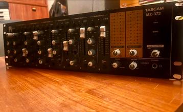 Tascam MZ-372 Zone Mixer 19 geluidsbronnen tegelijk izgs beschikbaar voor biedingen